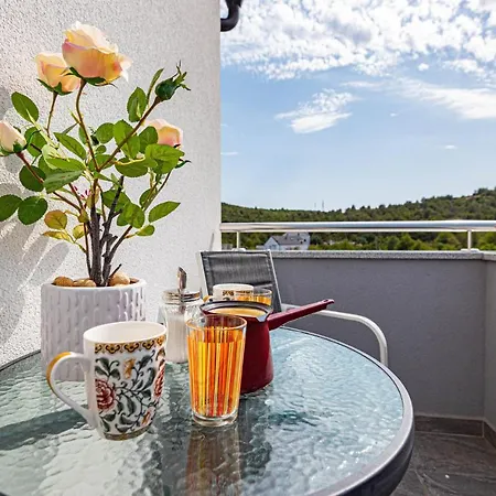 Awesome In Bilice With Wifi 公寓 *