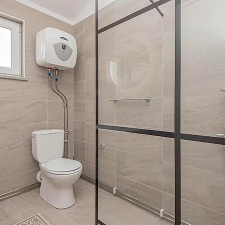 Διαμέρισμα Awesome In Bilice With Wifi Bilice