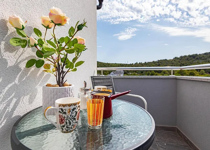 Awesome In Bilice With Wifi Apartamento *