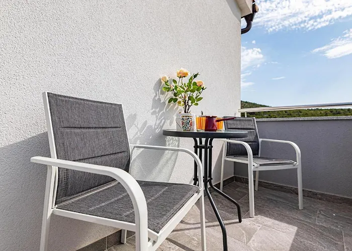 Apartamento Awesome In Bilice With Wifi