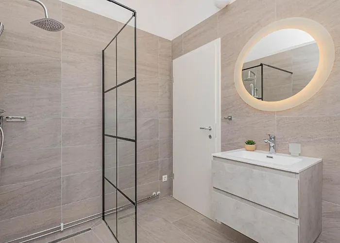 Awesome In Bilice With Wifi Apartamento *