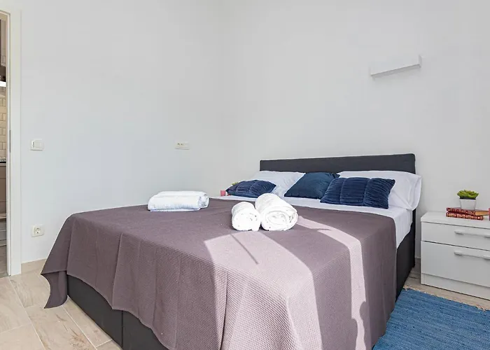 Apartamento Awesome In Bilice With Wifi